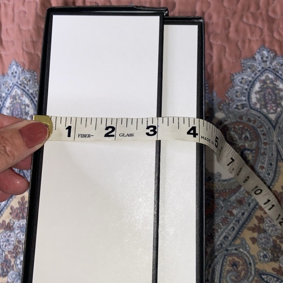 Chanel gift box with tissue 9”x9”x4” - Picture 3 of 9